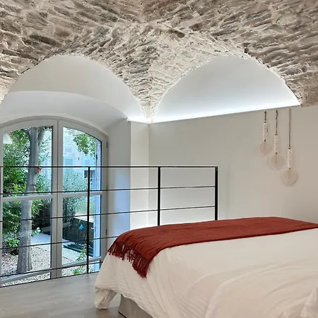 Le Pavillon Des Arenes - Jardin Et Terrasse Prives Apartamento *